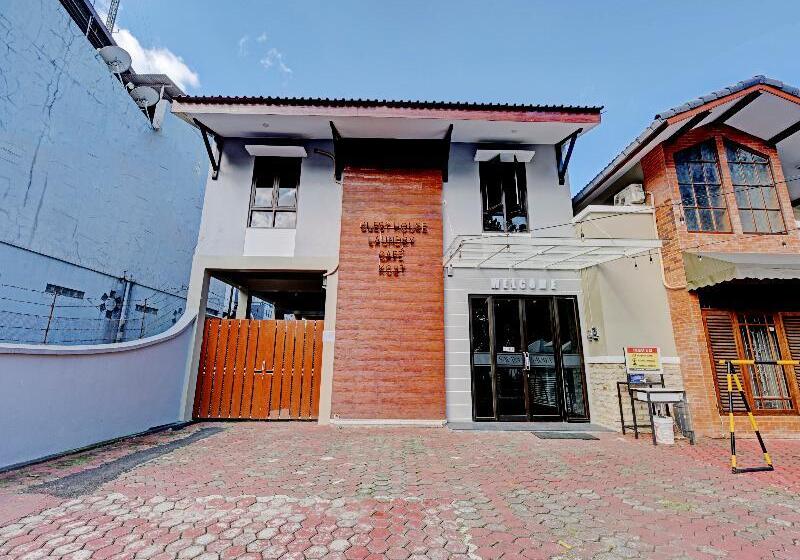 Otel Capital O 90497 Navaya Guest House