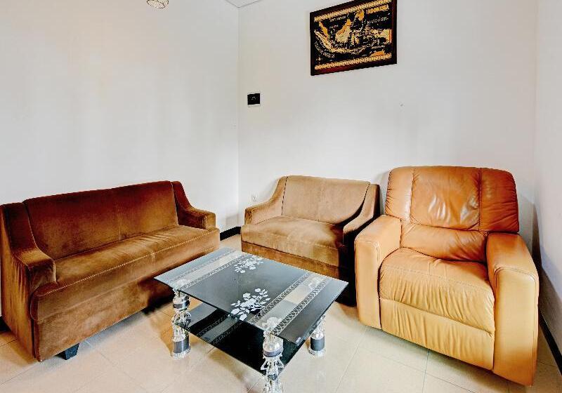 Otel Capital O 90497 Navaya Guest House