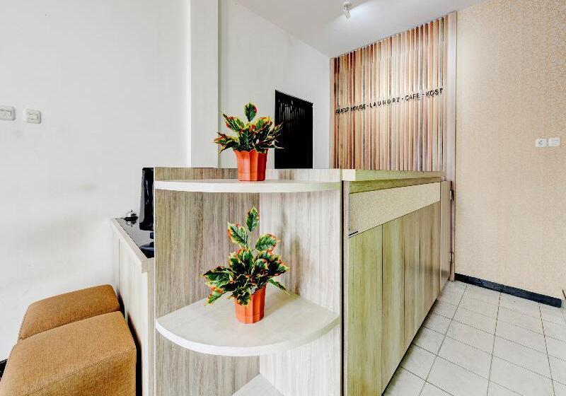 Hotel Capital O 90497 Navaya Guest House