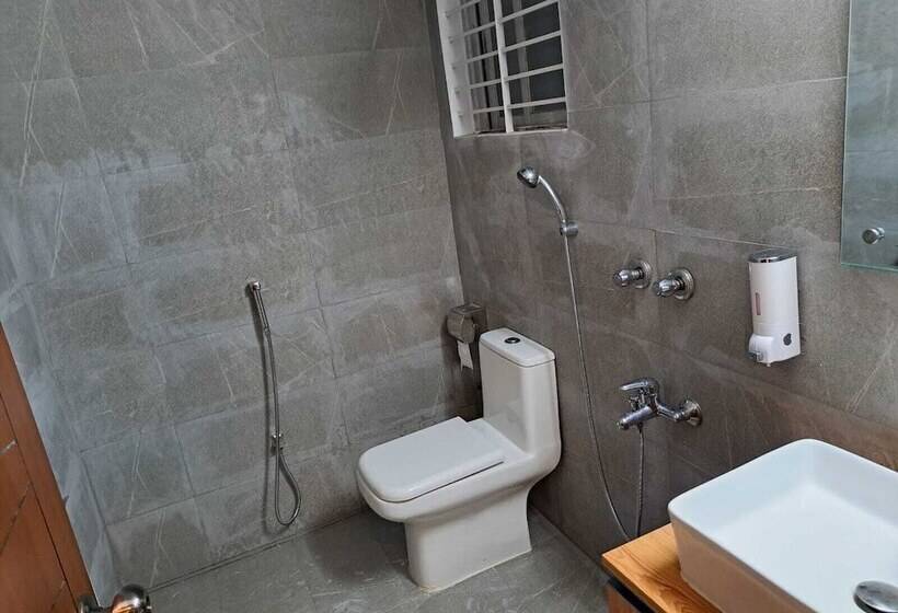 هتل The Castle Inn