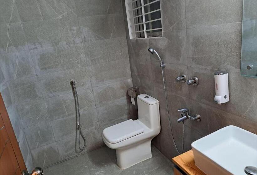 هتل The Castle Inn