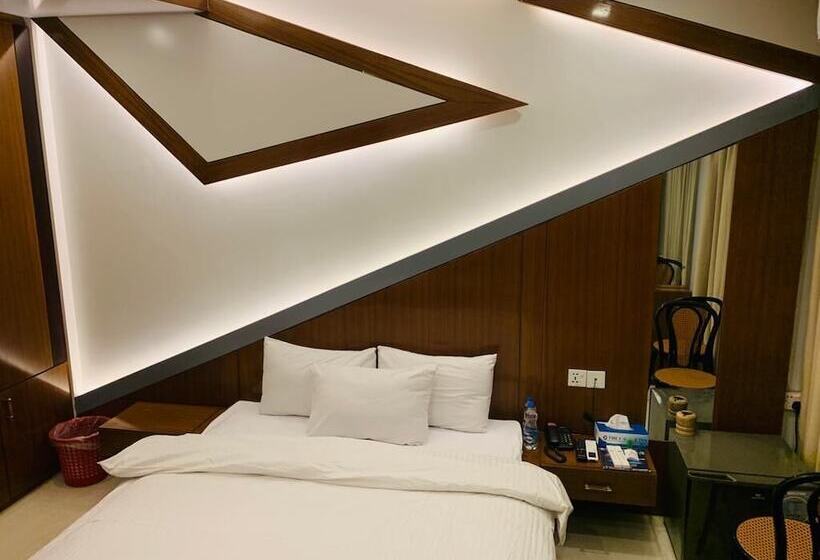 هتل The Castle Inn