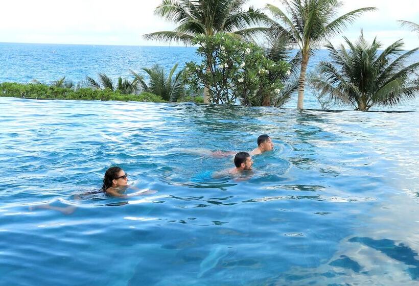 Orson Hotel & Resort Con Dao