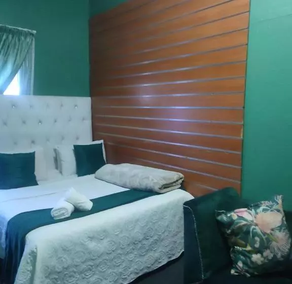 ペンション The Croc Guest House