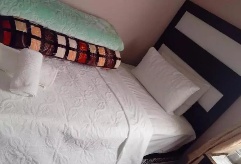 ペンション The Croc Guest House