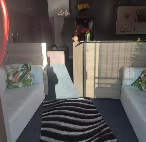 ペンション The Croc Guest House