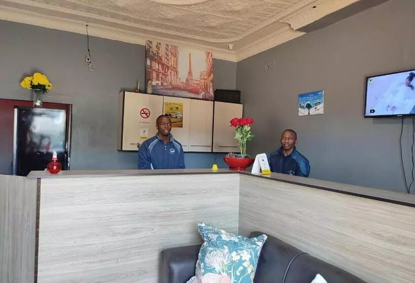 ペンション The Croc Guest House