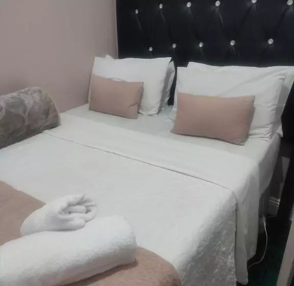 ペンション The Croc Guest House