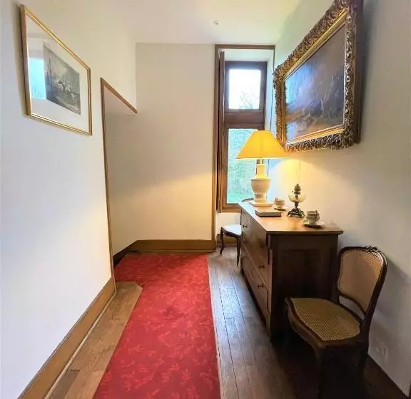 ベッドアンドブレックファースト L Abeaupiniere