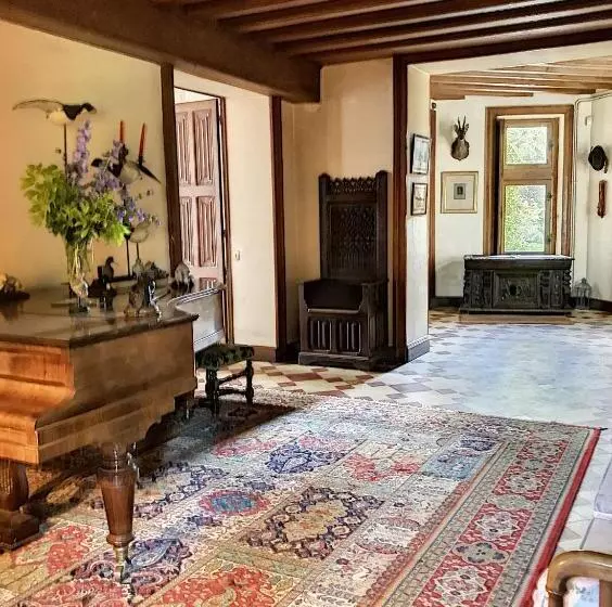 ベッドアンドブレックファースト L Abeaupiniere