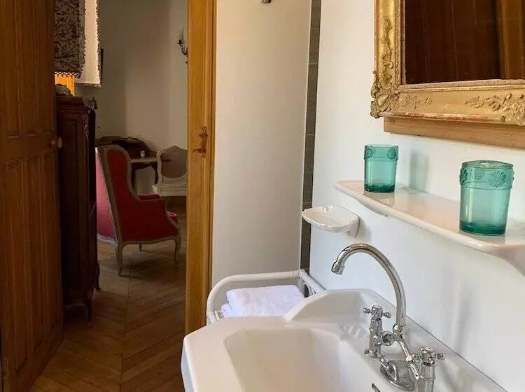 ベッドアンドブレックファースト L Abeaupiniere