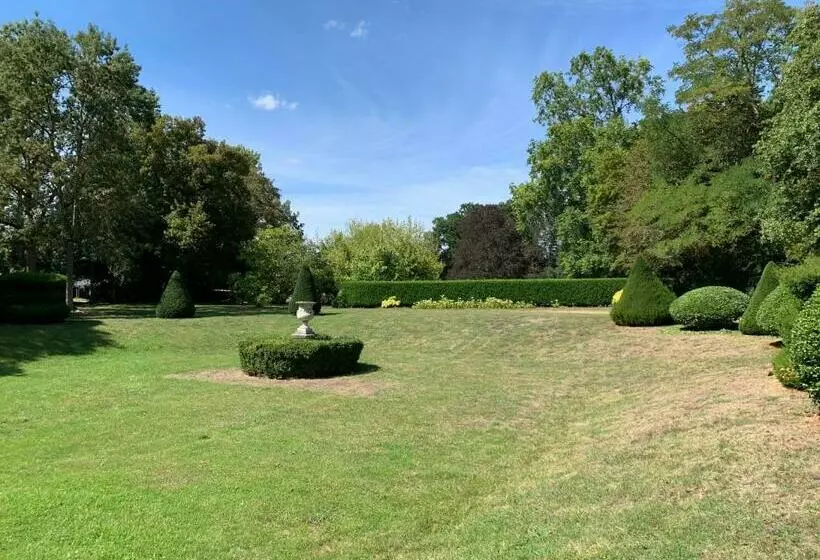 ベッドアンドブレックファースト L Abeaupiniere