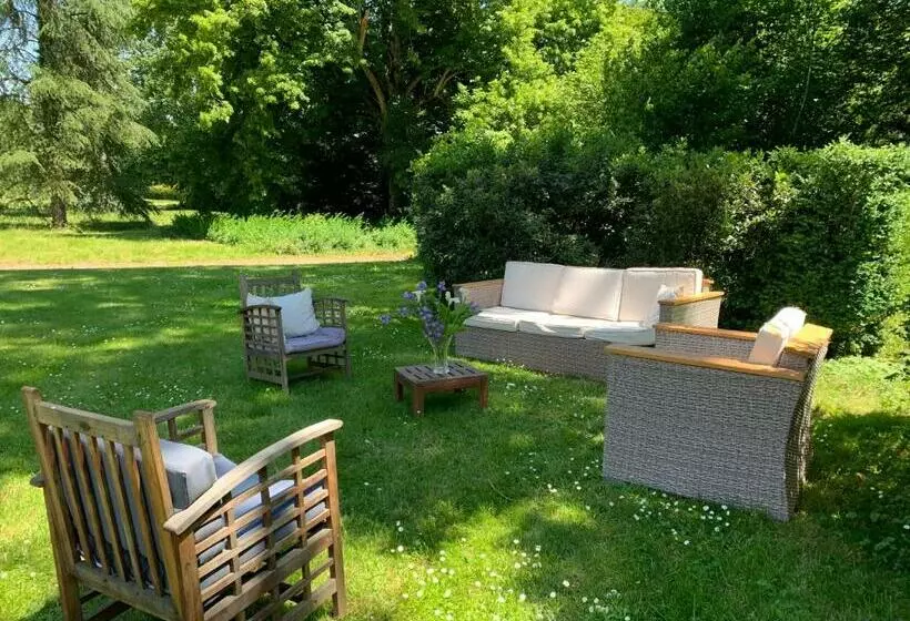 ベッドアンドブレックファースト L Abeaupiniere