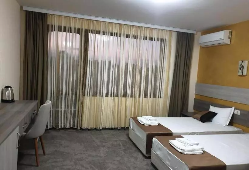 Hotelli хотел чинар кирково