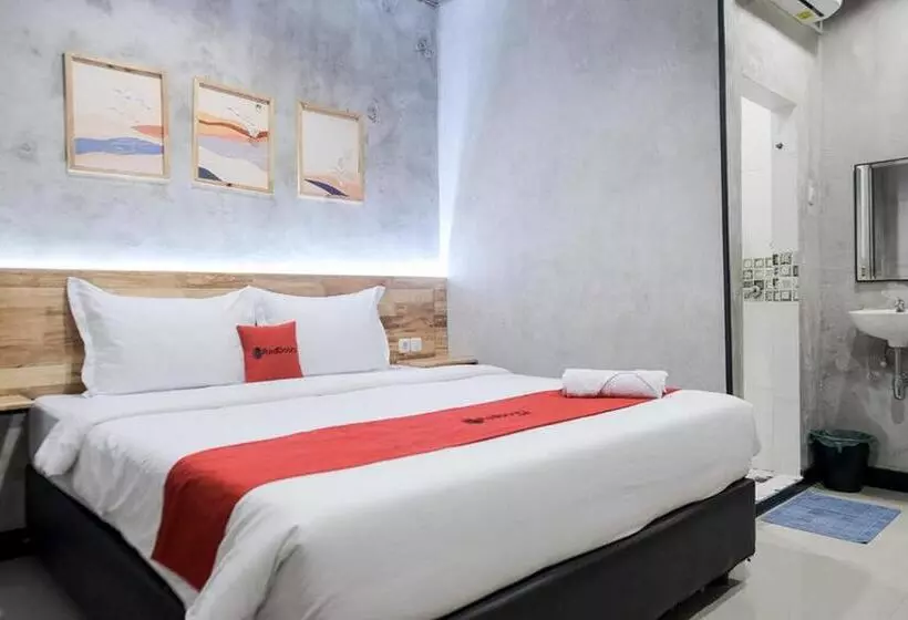 ホテル Reddoorz @ Sekip Medan