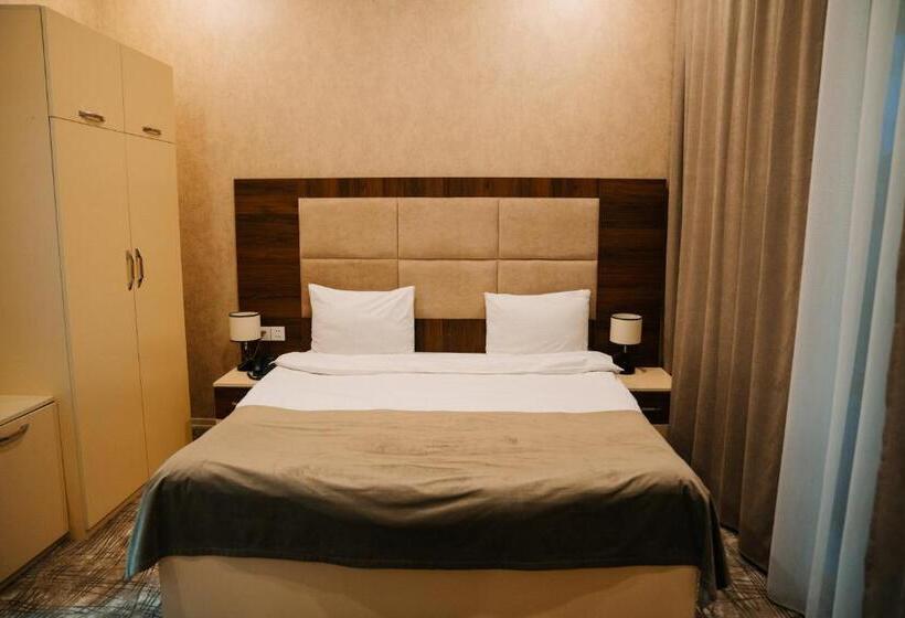 هتل The Clocktower