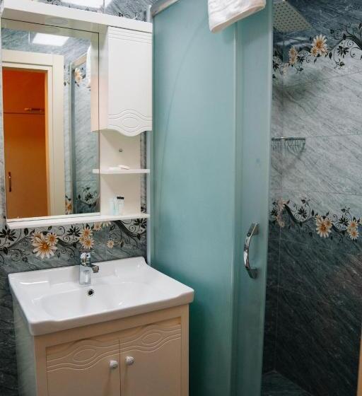 هتل The Clocktower