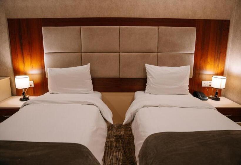 هتل The Clocktower