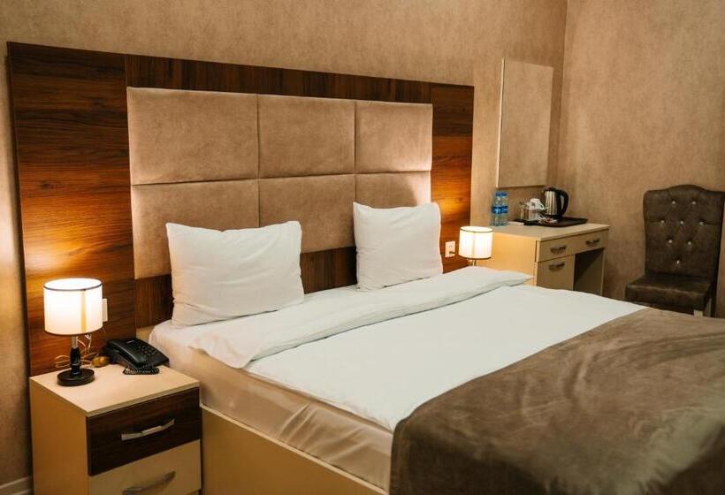 هتل The Clocktower