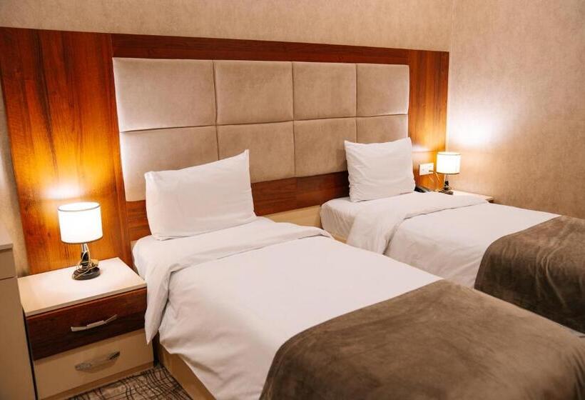 هتل The Clocktower