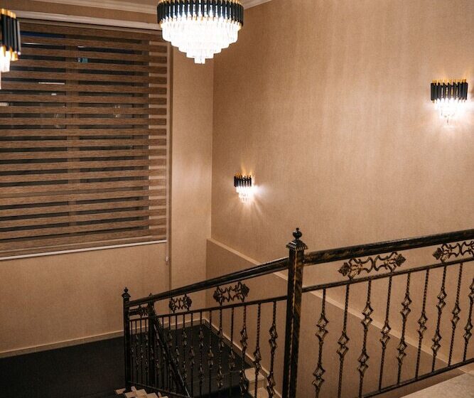 هتل The Clocktower