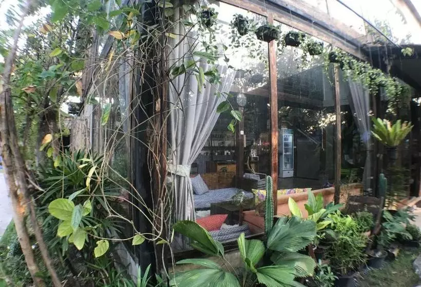 Hotelli Laan Rab Lom Home & Cafe