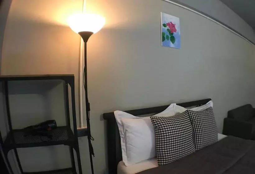Hotelli Laan Rab Lom Home & Cafe
