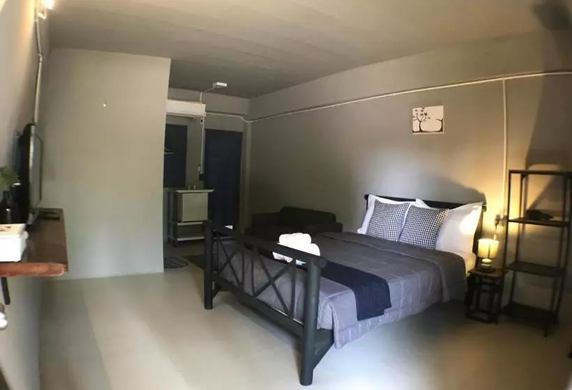 Hotelli Laan Rab Lom Home & Cafe