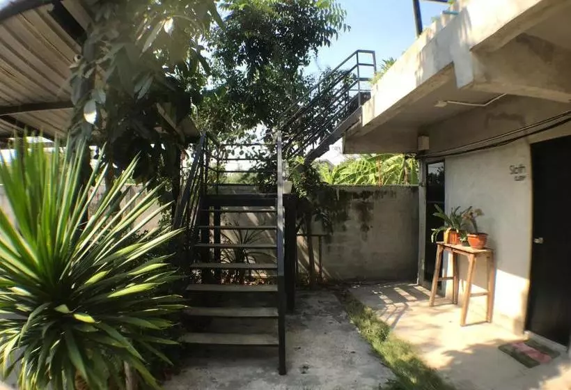 Hotelli Laan Rab Lom Home & Cafe