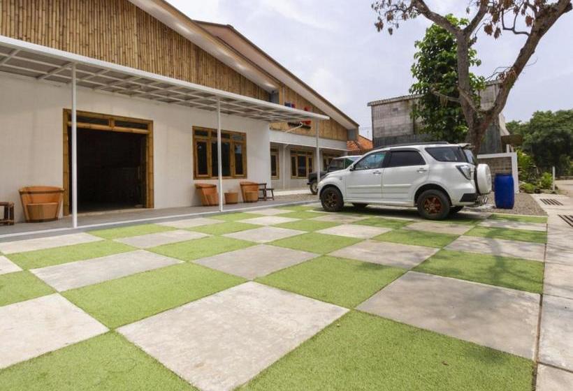 فندق Oyo 2944 Sukawana Travel Hub Guest House