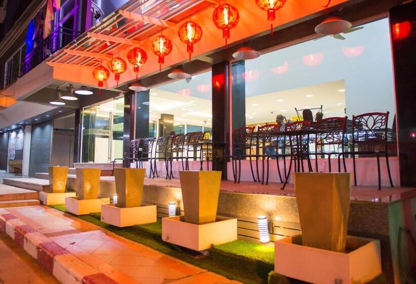 Отель The Holidays Hill Betong