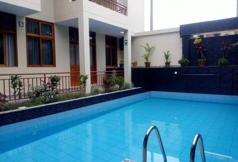 Majatalo Hostal La Maison Canadiense