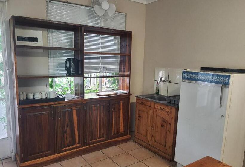 ペンション Lord Fraser Guest House