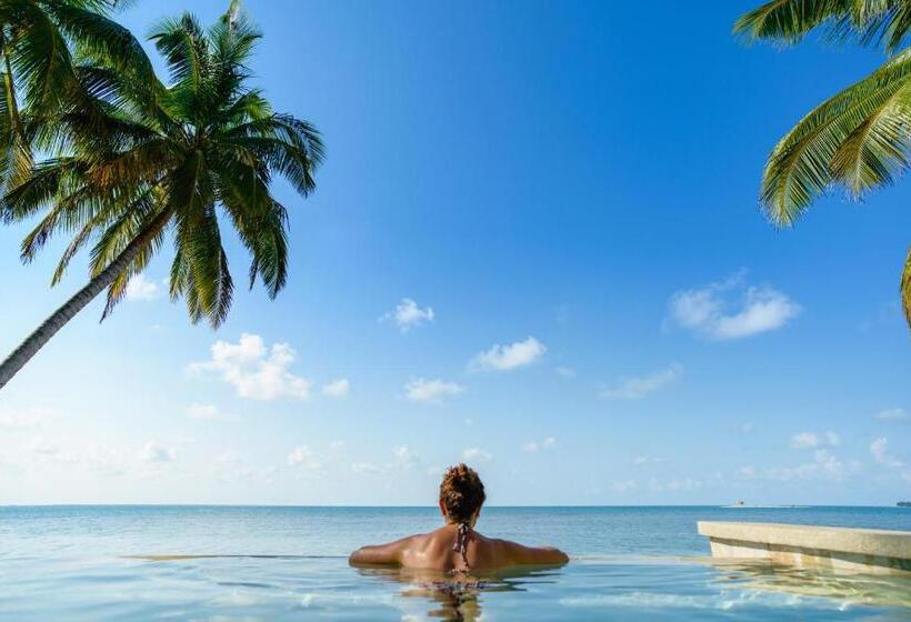 استراحتگاه Calala Island