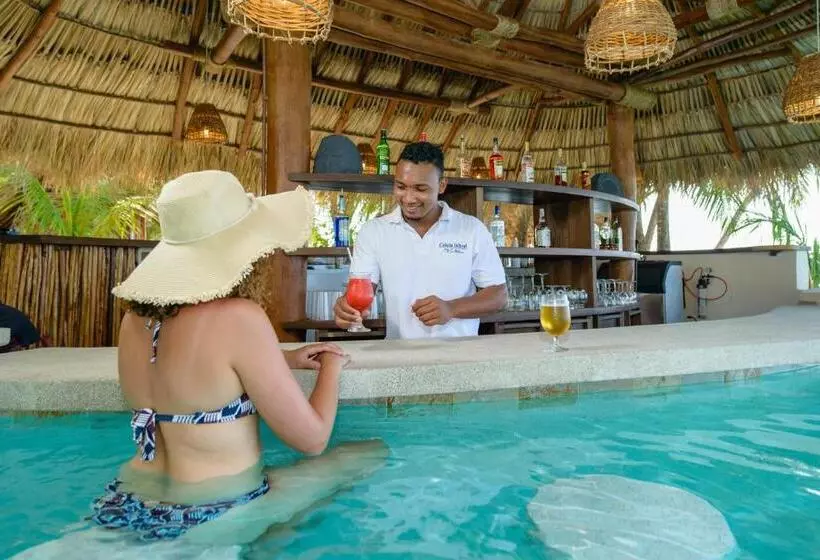 Lomakeskus Calala Island