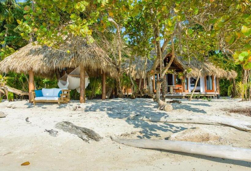 استراحتگاه Calala Island