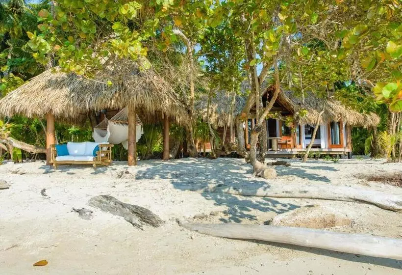 Lomakeskus Calala Island