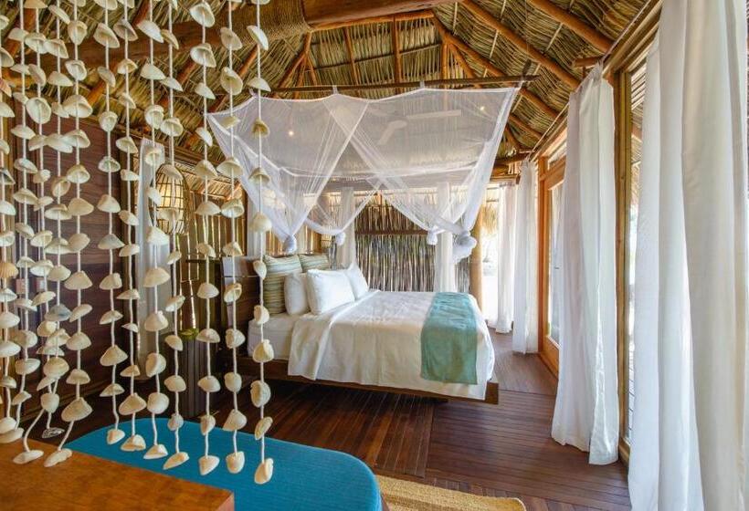 استراحتگاه Calala Island