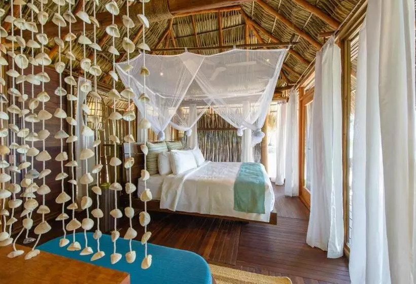 Lomakeskus Calala Island