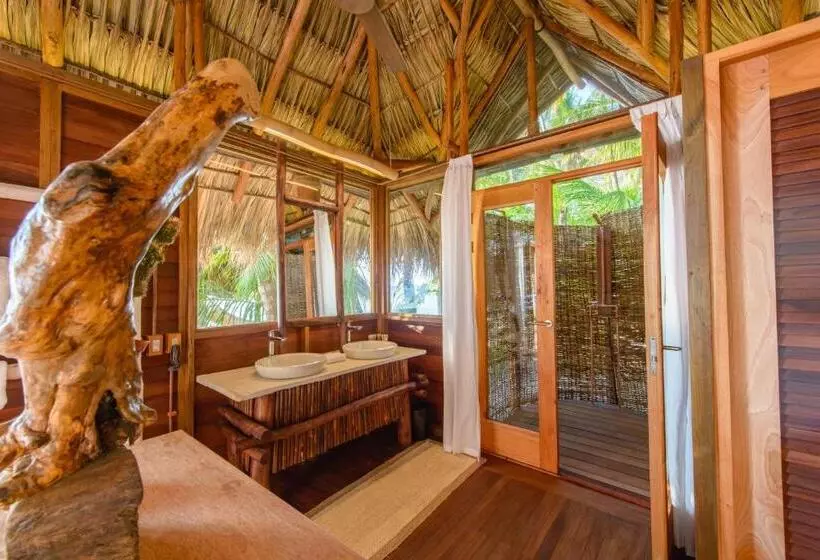 Lomakeskus Calala Island