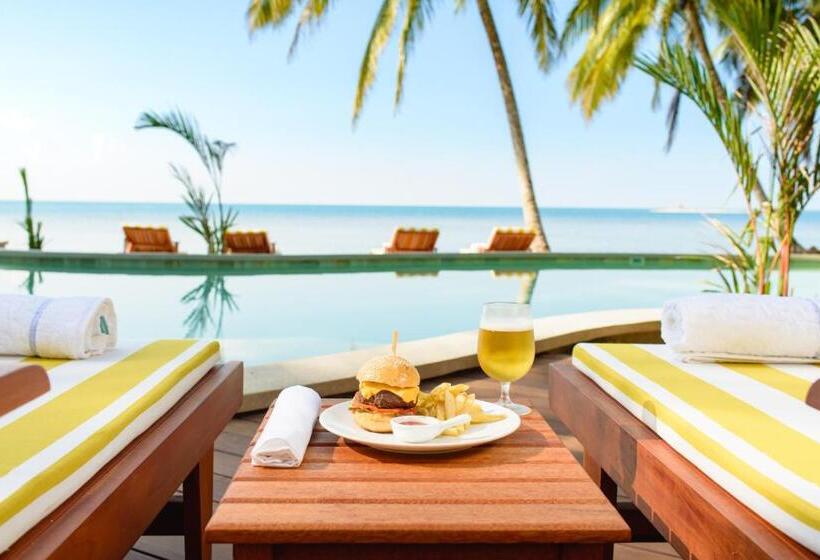 استراحتگاه Calala Island