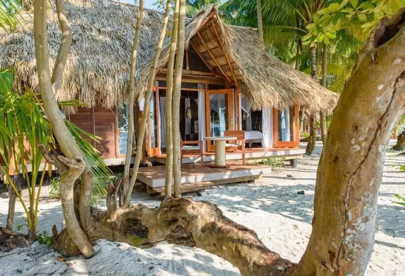 Lomakeskus Calala Island