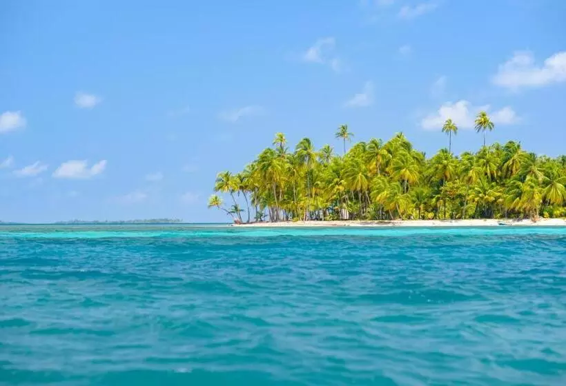 Lomakeskus Calala Island