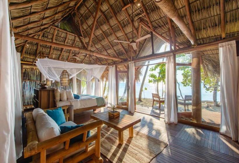 استراحتگاه Calala Island