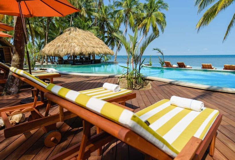 استراحتگاه Calala Island