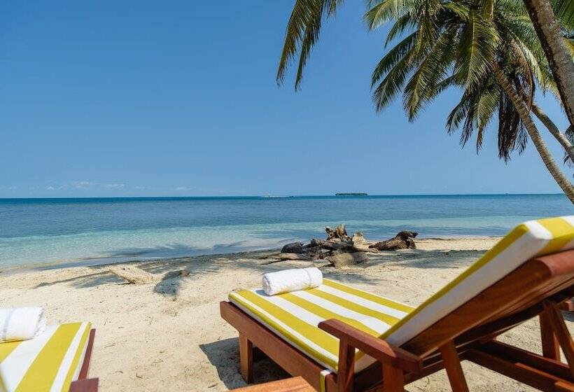 استراحتگاه Calala Island