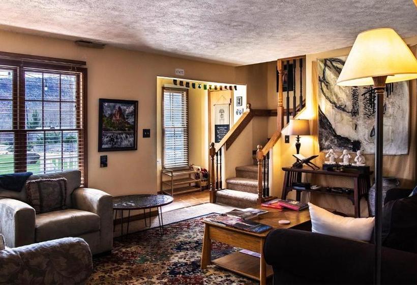 فندق صغير 2 Cranes Inn   Zion