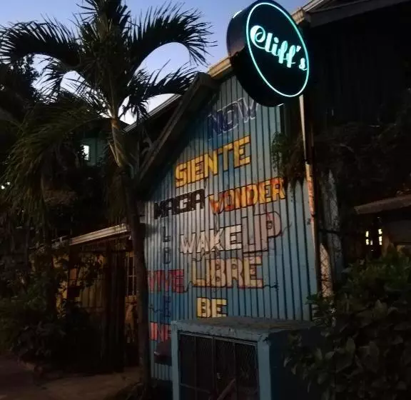 Cliff's Hostel