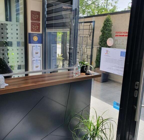 Family Hotel Novel City