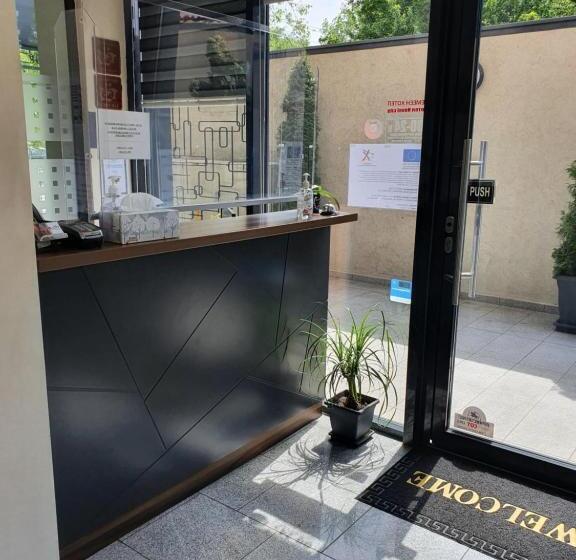 Family Hotel Novel City